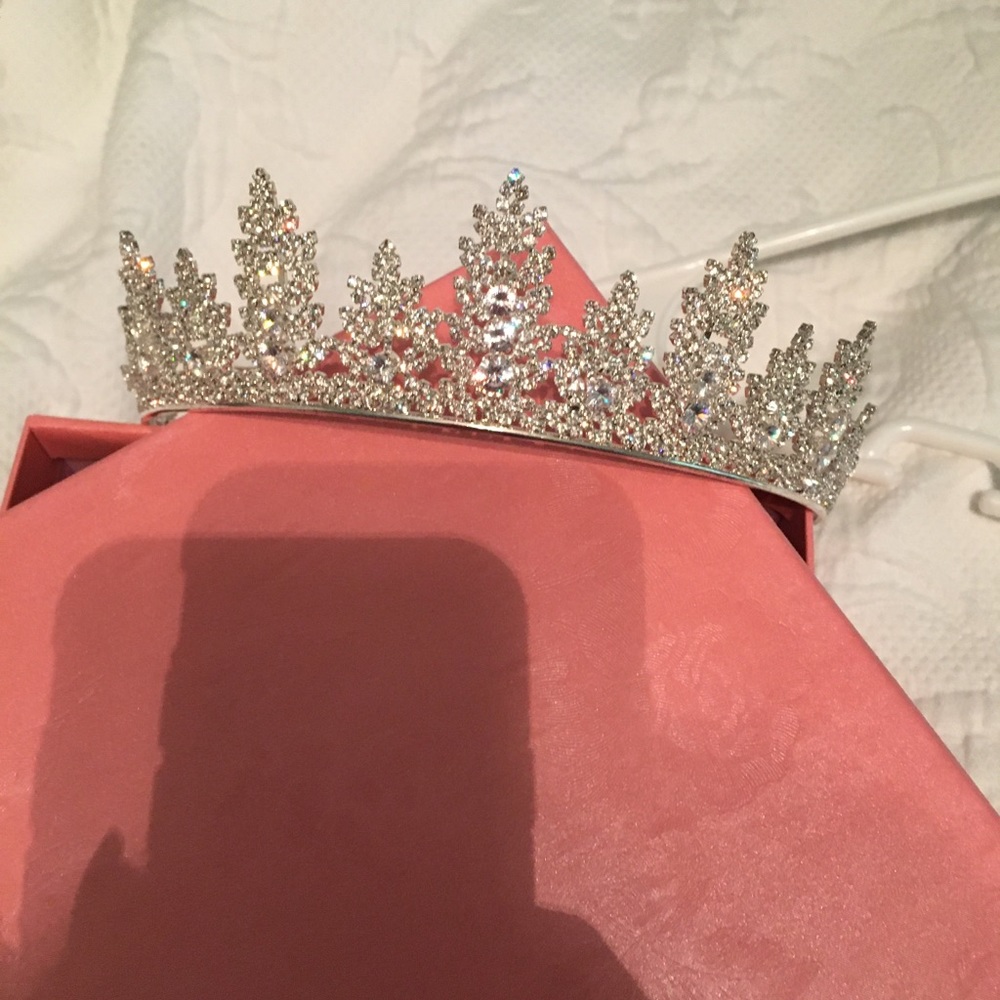 Wedding head piece new worn